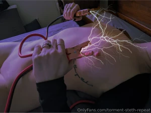 7 d a y s t o h a l l o w e e n dr frankenstein has built a new