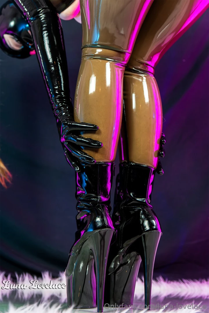 Shiny yoga is best yoga https onlyfans com 1421382076 