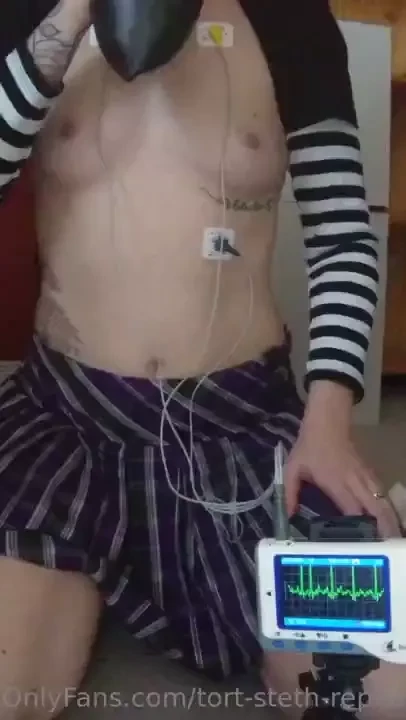 This is a rare ekg-only video i played with the rebreather for a bit 