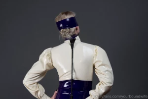 When she found the large black box on her desk the secretary didn t part 1