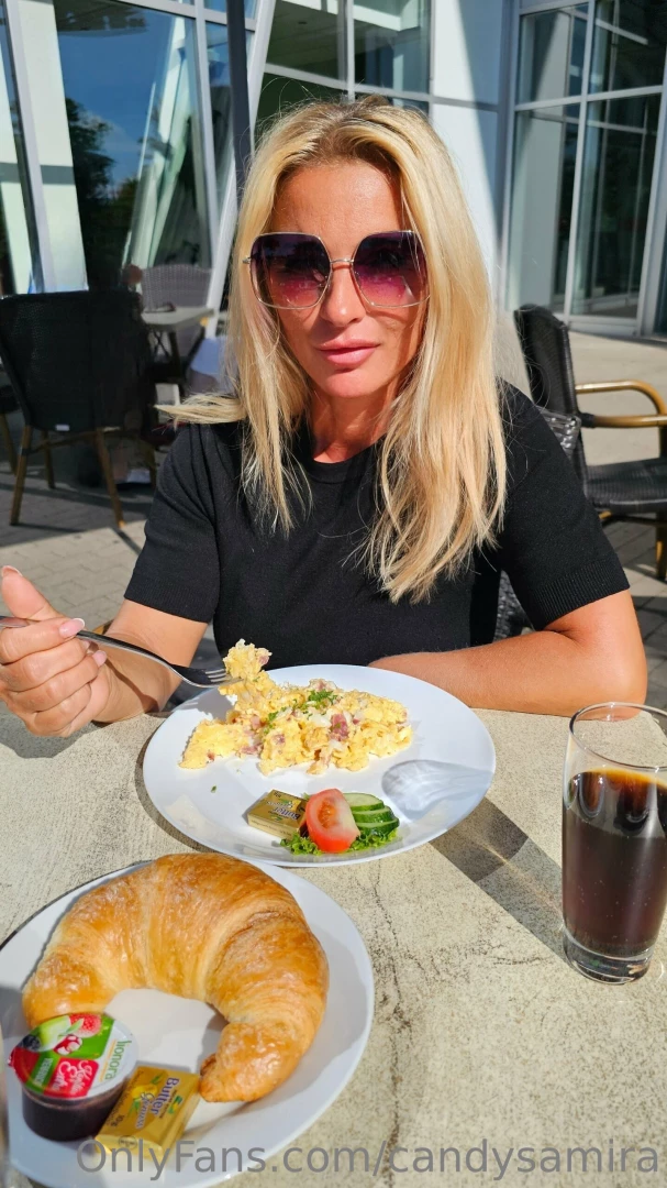 Good morning i m having breakfast again in magdeburg s florapark and 