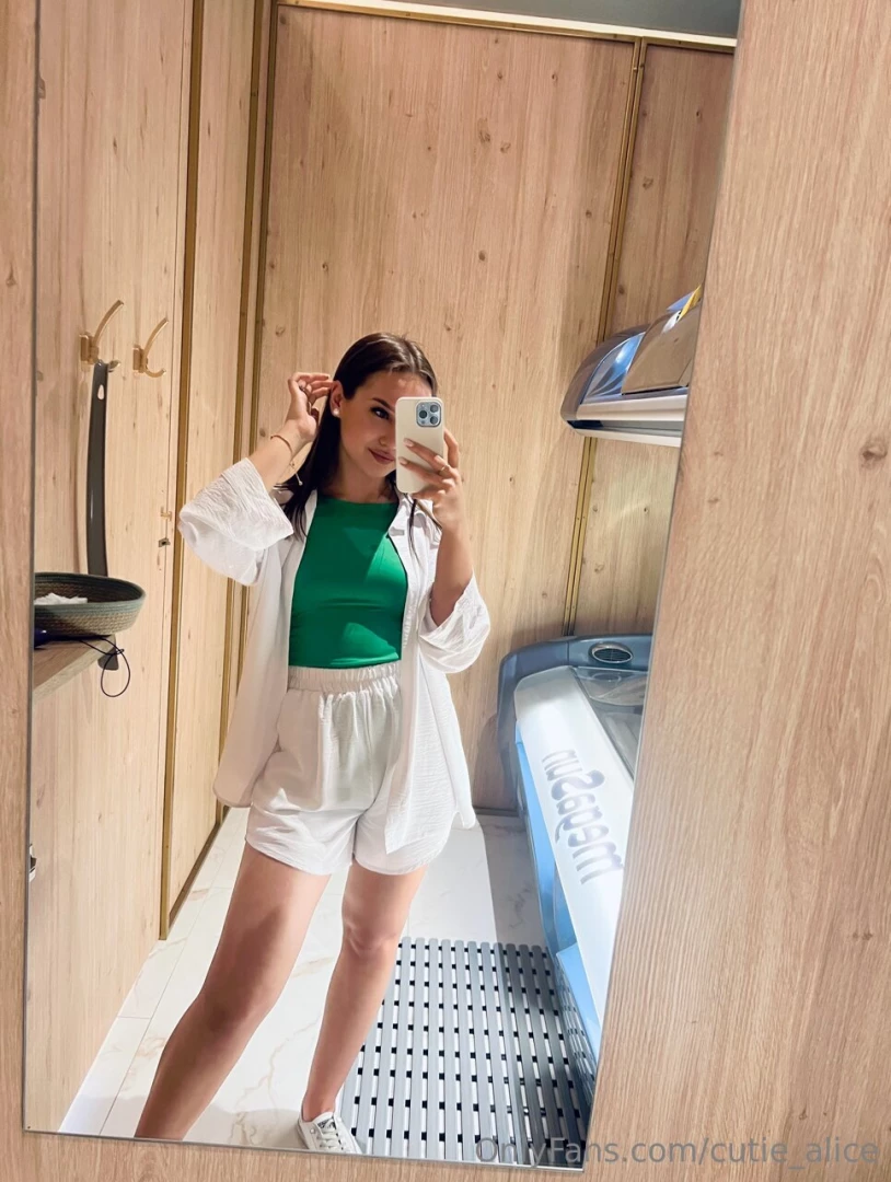 Finally 18 emilly_ice make free sub for first 15 this pretty virgin part 6 