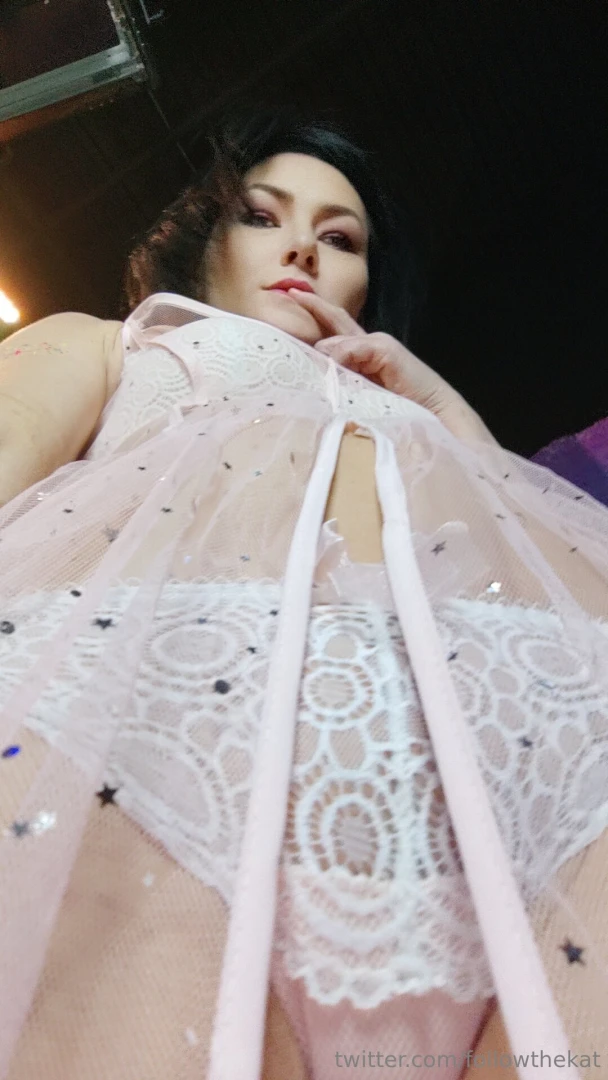 I will be the best of your virtual girlfriend so-o-o what about hot 