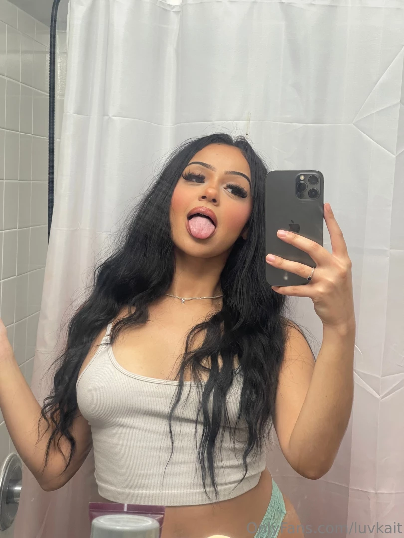 Still up and horny dm me and i ll show you just how good i can be 