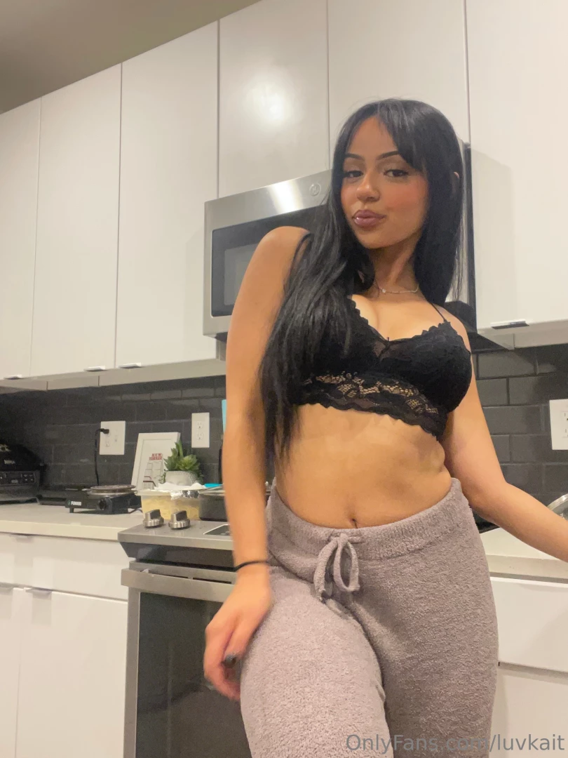 Morning babe how about starting this day with me dm me and let s chat 