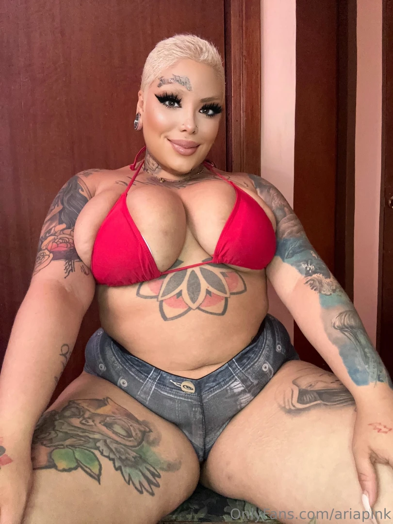 My big boobies want to slip out of my bra 