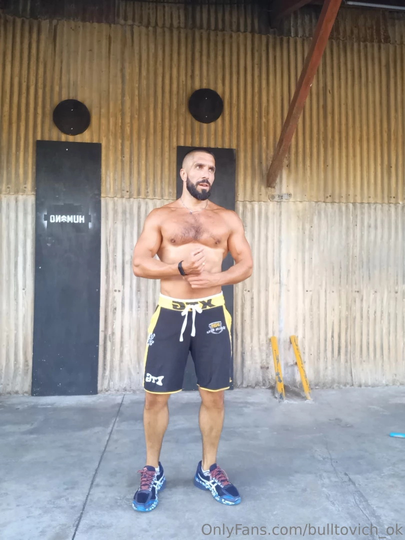 Como me gustar a me des una buena chupeteada as todo sudado 