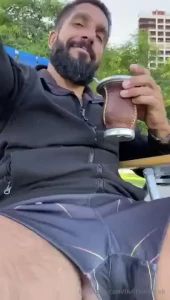 Mira quien anda con ganas de salir de la cueva look who wants to get