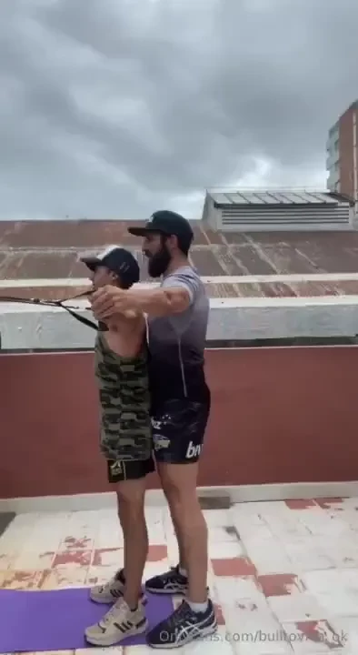 Vino buscando personal trainer y se fue con mucho leche en su culo he 