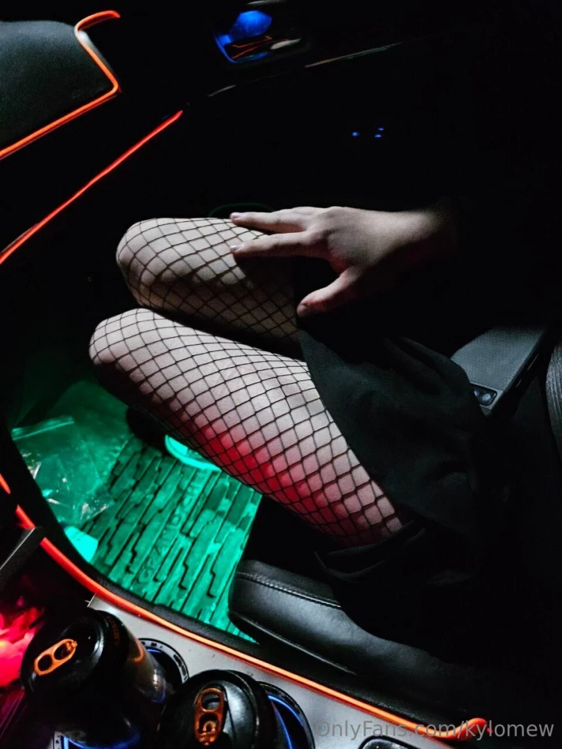 kylomew - I ve discovered just how much i like fishnets who wants to see what s 