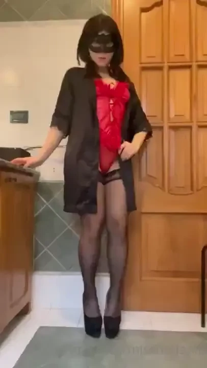 Squirt di fine anno vestita in intimo sexy voglio finire l anno tutta 