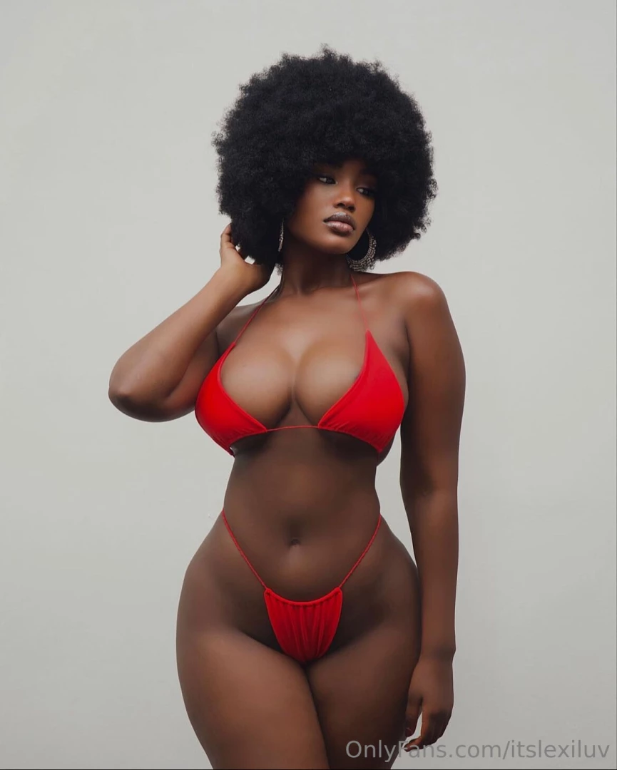 I m just feeling myself in this bikini and the heat is just a bonus 