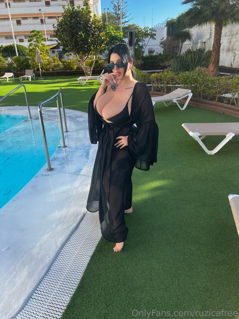 Hello baby tomorrow on my vip channel i will make video calls from the 