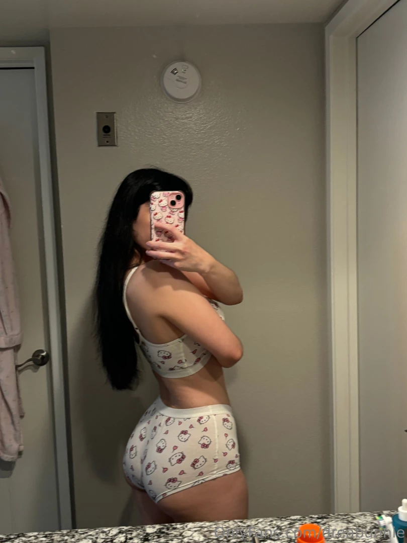 Anyone wanna play with hello kitty 