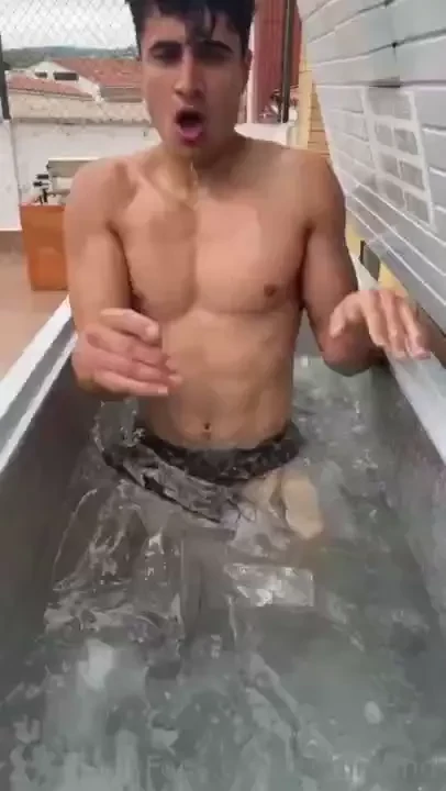 Si me das un tip de 12 te mando un video por privado papi 