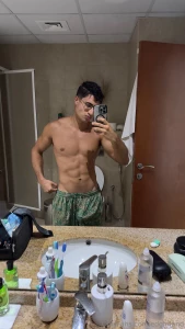 Amanecer empalmado es mi modo de vida jajajajaj papi mandame un tip de