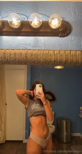 She touch the hearts with her body language