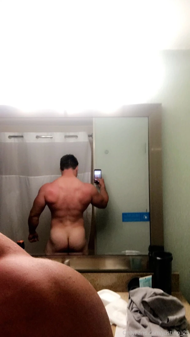 Happy day i think my ass is getting a little juicy 