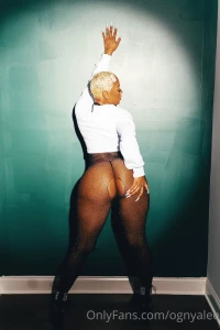 Hold it open for me