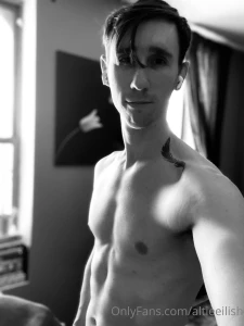 Feeling sexy in black amp white