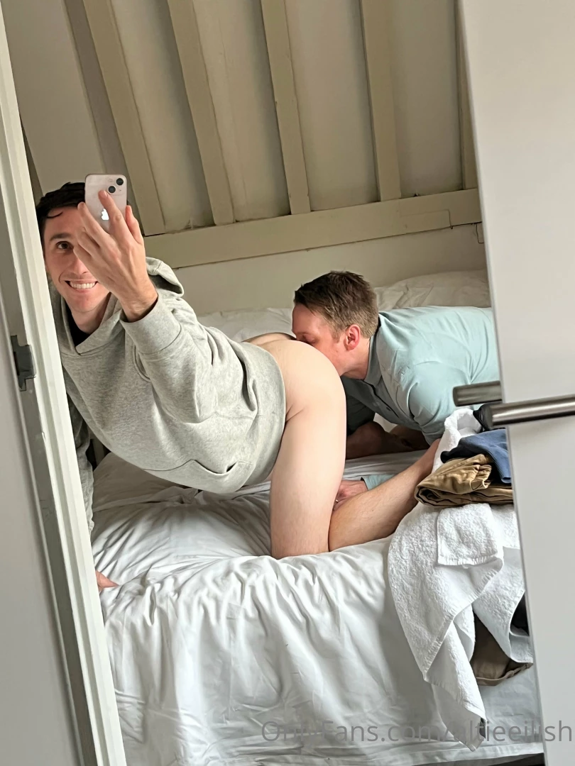 If you re a bottom that eats ass we should talk i love it 