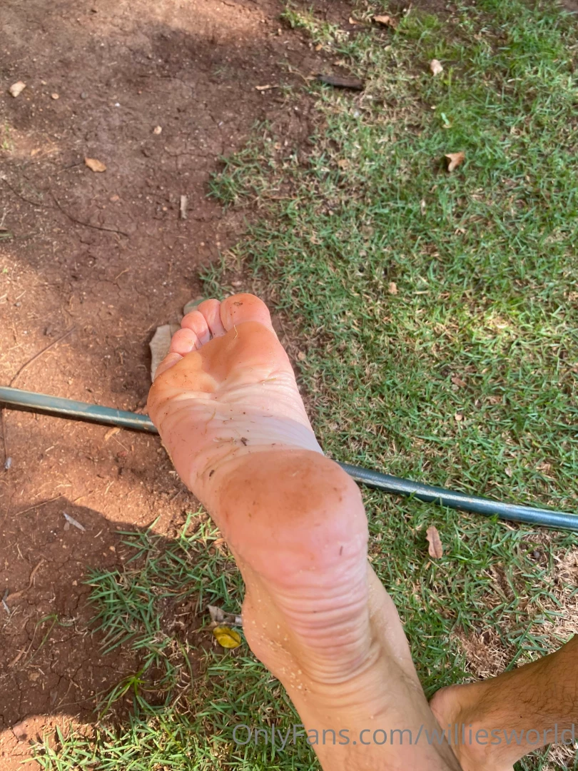 Pay 10 to see what s dangling between these legs and feet 