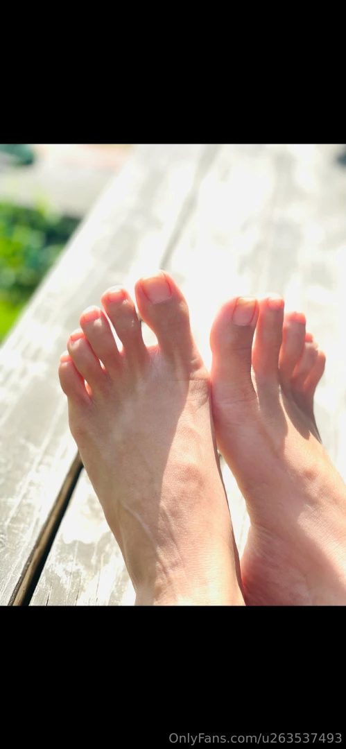 My sunny feeties 