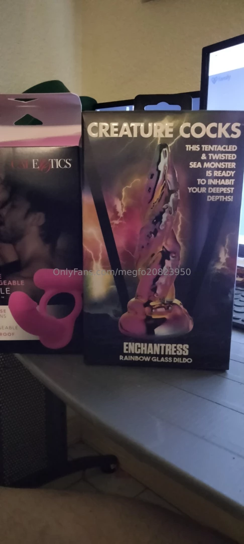 I got some new toys to play with who wants a new film 