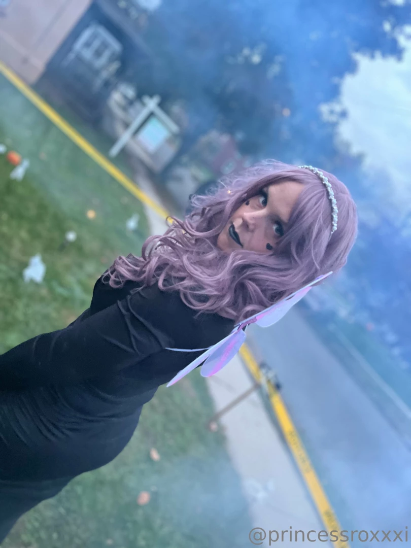 Happy halloween who wants to lick my candy 