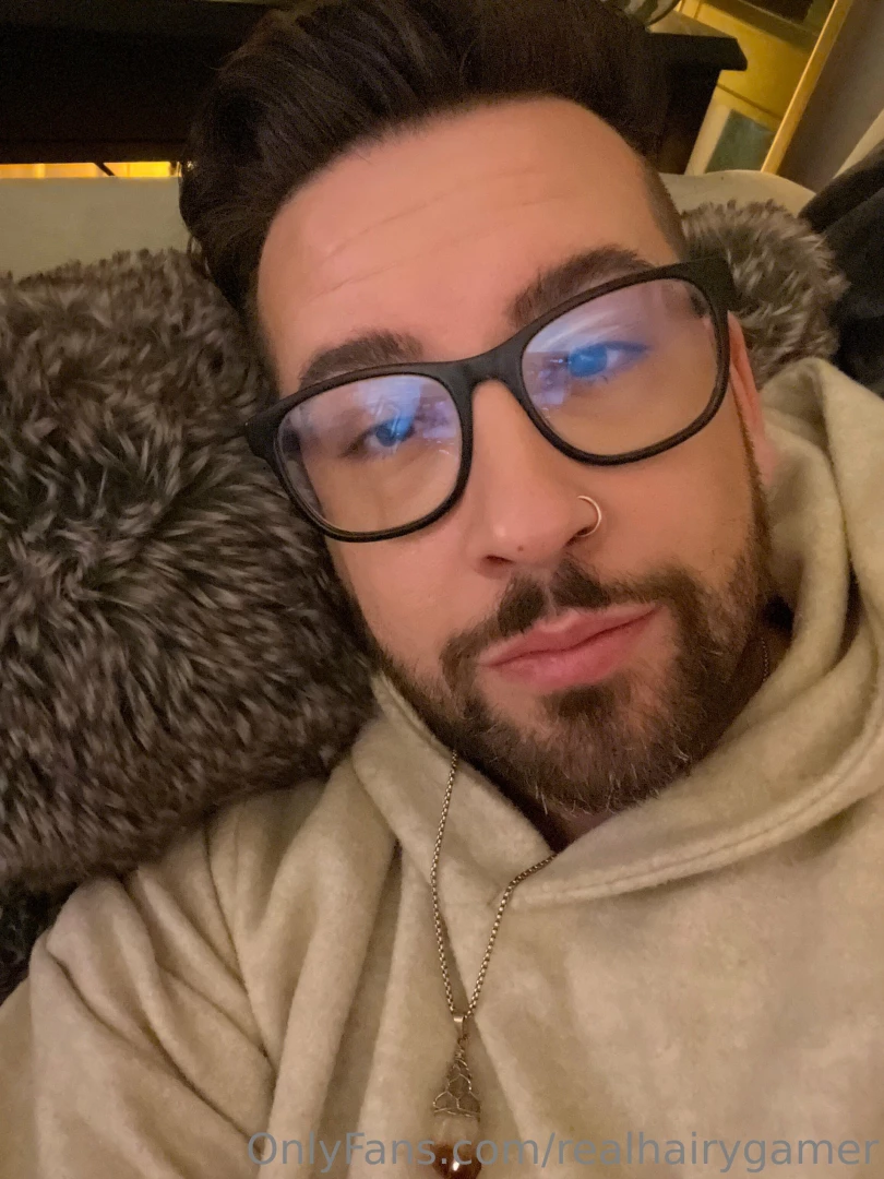 Hi friends i m cold cuddle me 