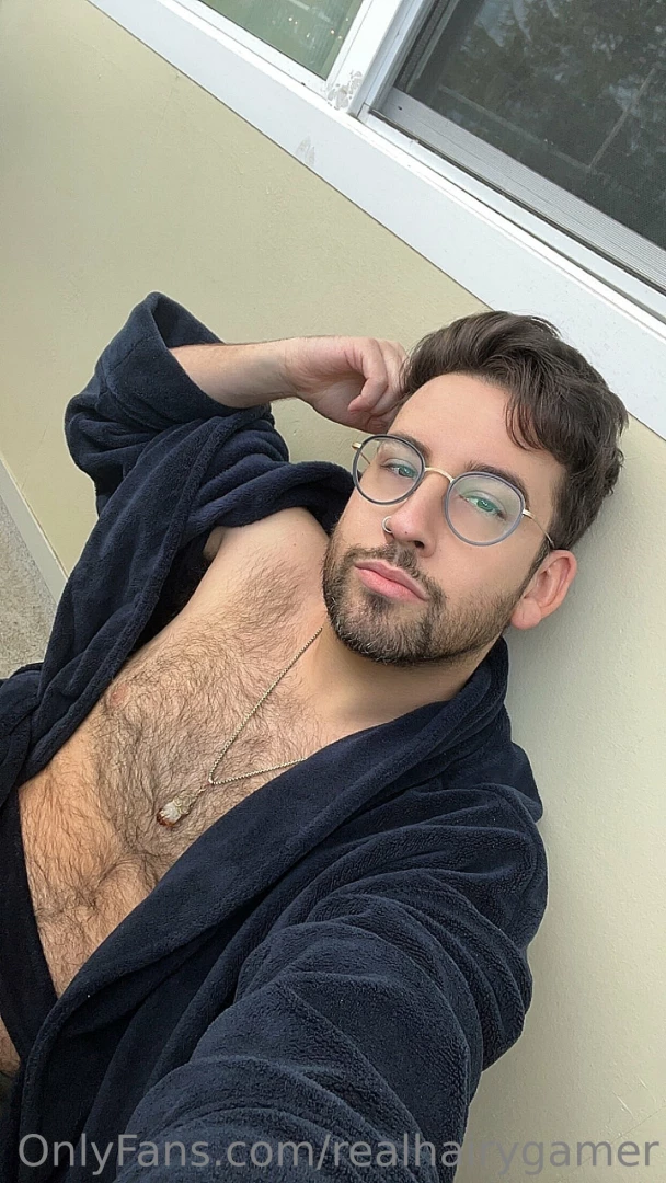 Mini photoshoot outside lettin the fur come out through my hugh hefner 