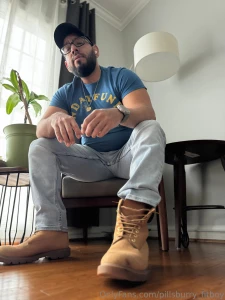 These boots aren t going to take themselves off boy come and clean my