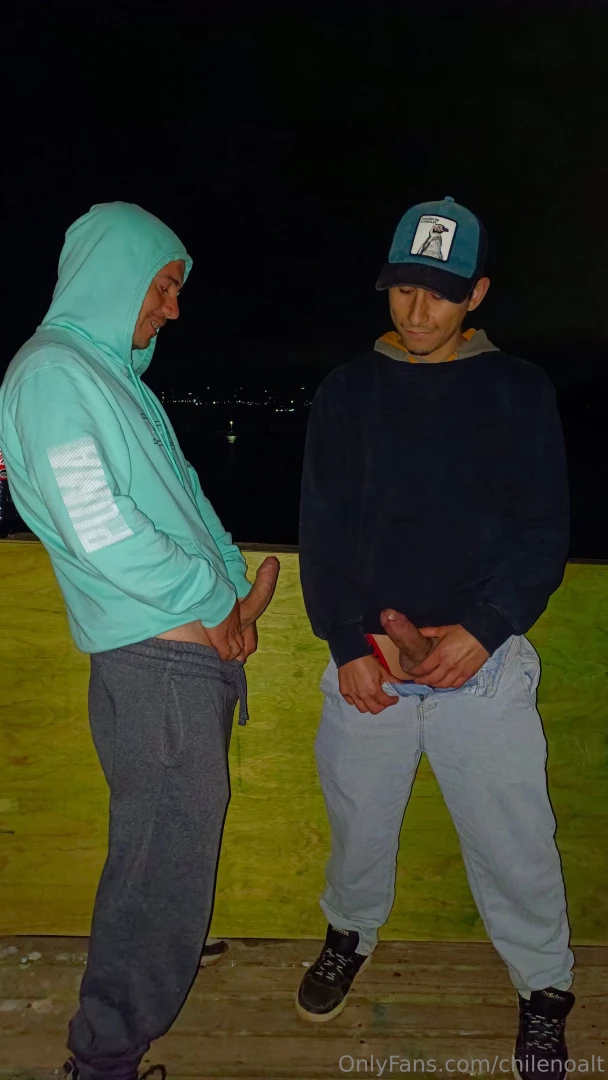 Uff qu rico juntar la verga del benjax94 con la m a y luego c mo me part 2 