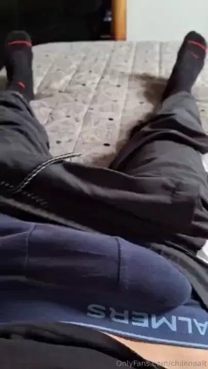 Observa como te muestro mi pico mientras te susurro al o do cosas 