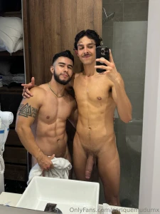 Two tops looking for a bottom jcamilolp part 1