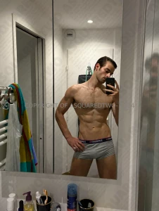 Love me a mirror selfie