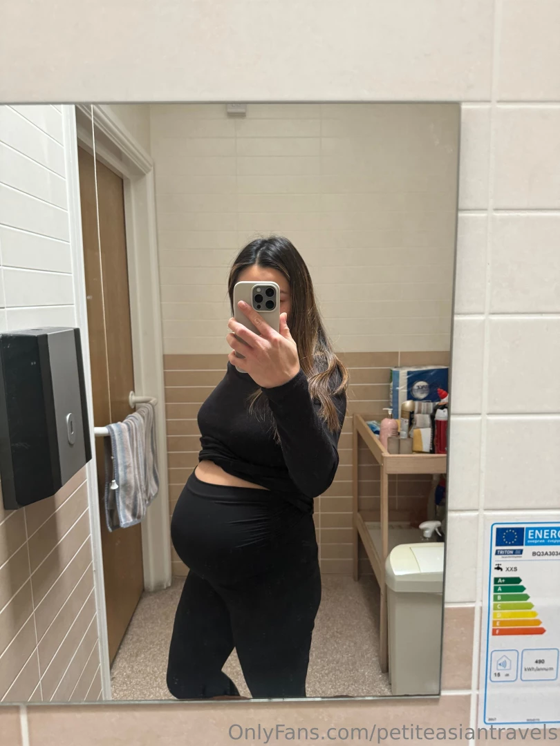 Keep swiping not many days left in work before maternity leave part 3 