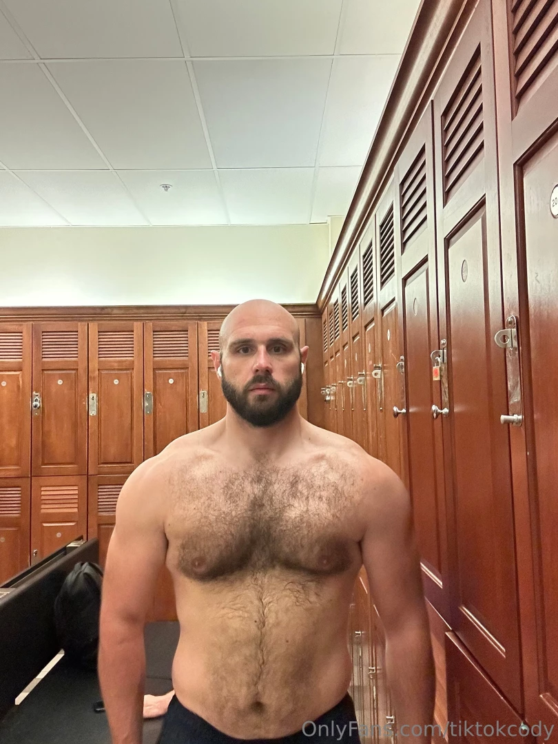 This gym has good lighting 