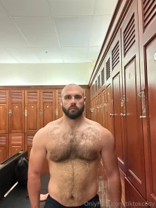 This gym has good lighting