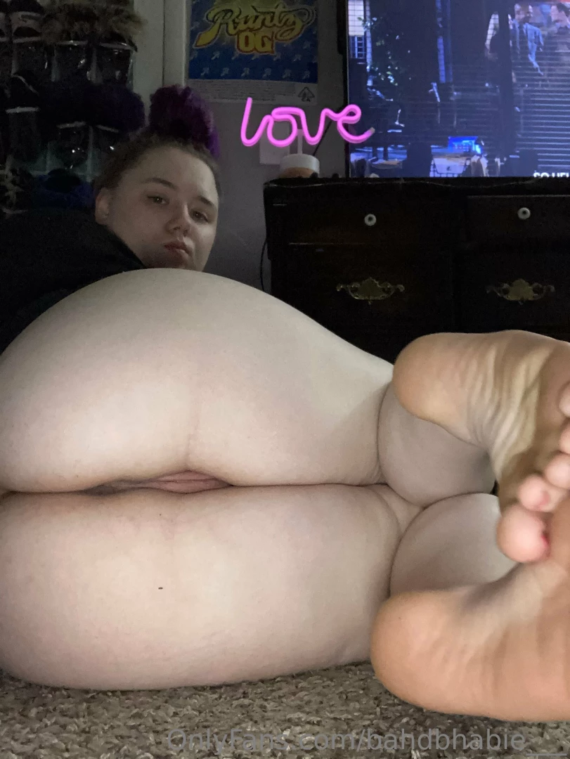 Pretty pussy and pretty feet part 3 