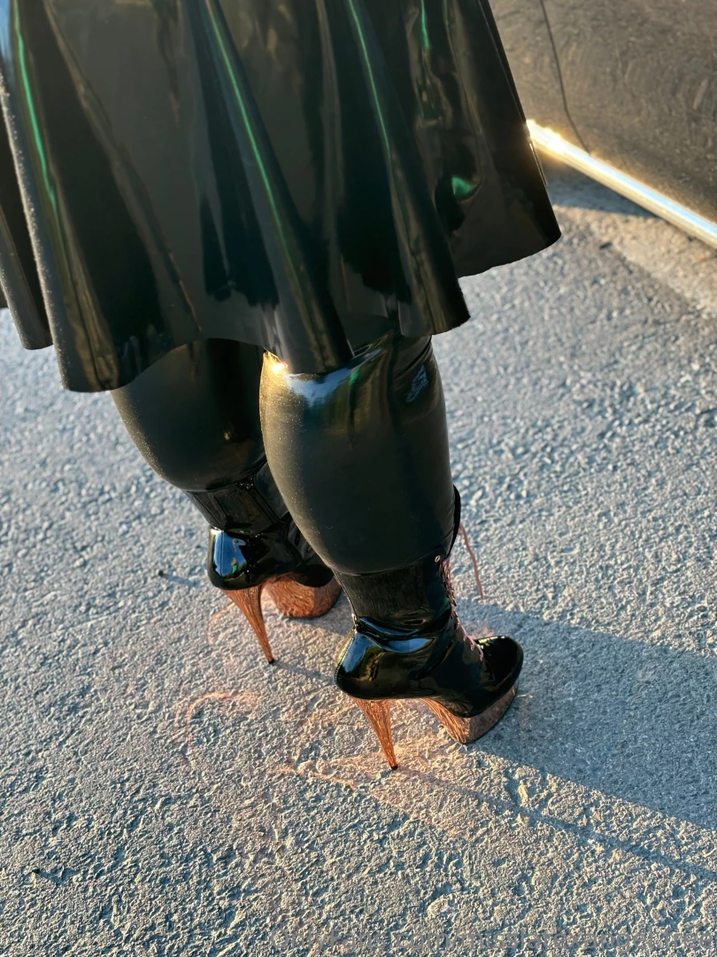 Latexdress leggings and higheels coming to my paid site misslatexangel 