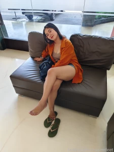 Hotel lobby feet show feet soles asianfeet asiansoles