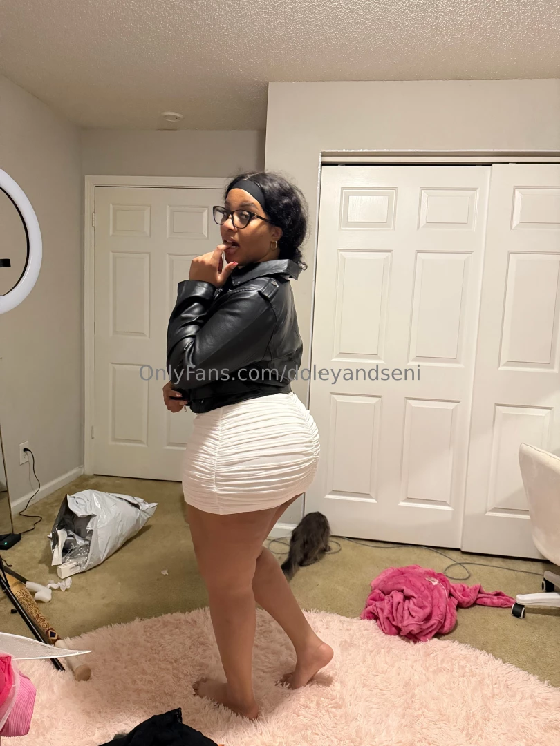 Officiallyseni ass is so phat 