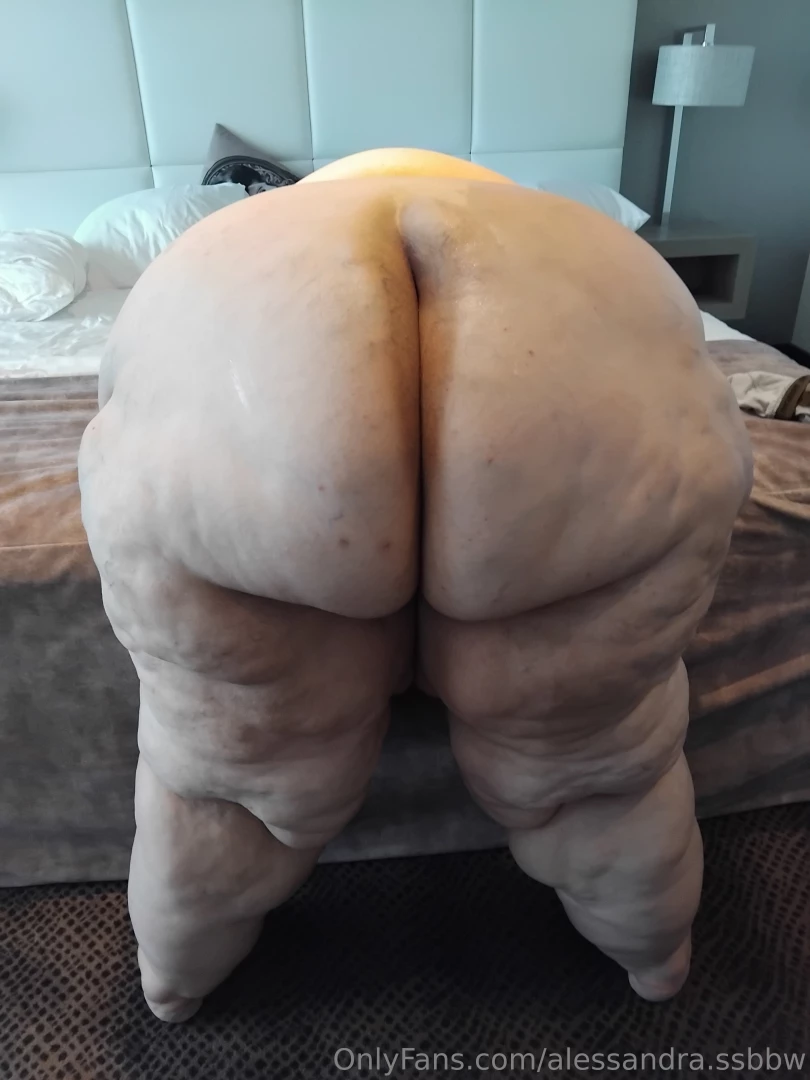 Just had sex can you see to cum on my fat booty 