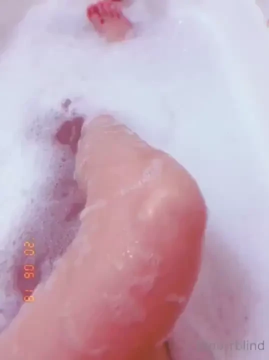 Really stressed amp worn out today so i decided a bubble bath was in 