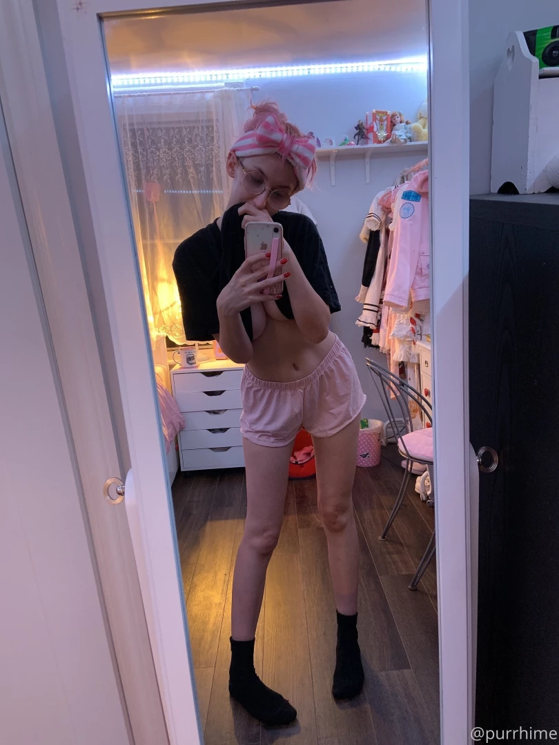 I cleaned and organised my room yesterday and i m so happy abt it w 