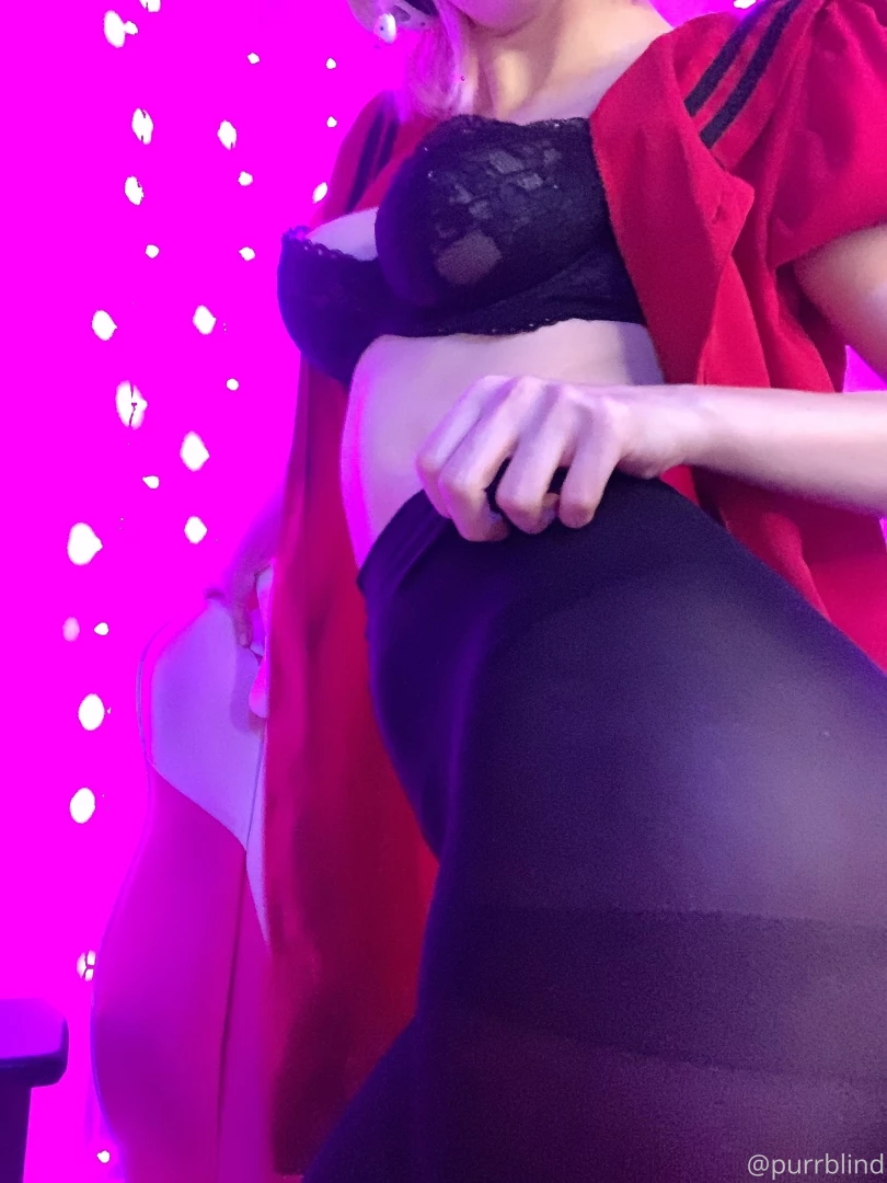 Getting comfy post-stream do you like tights i always find them so part 3 