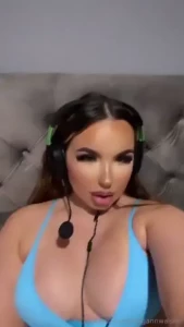 Do you like a gamer girl