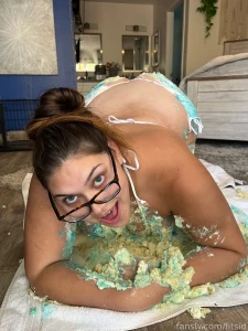 Gooood morning i so enjoy my birthday month celebrate with me