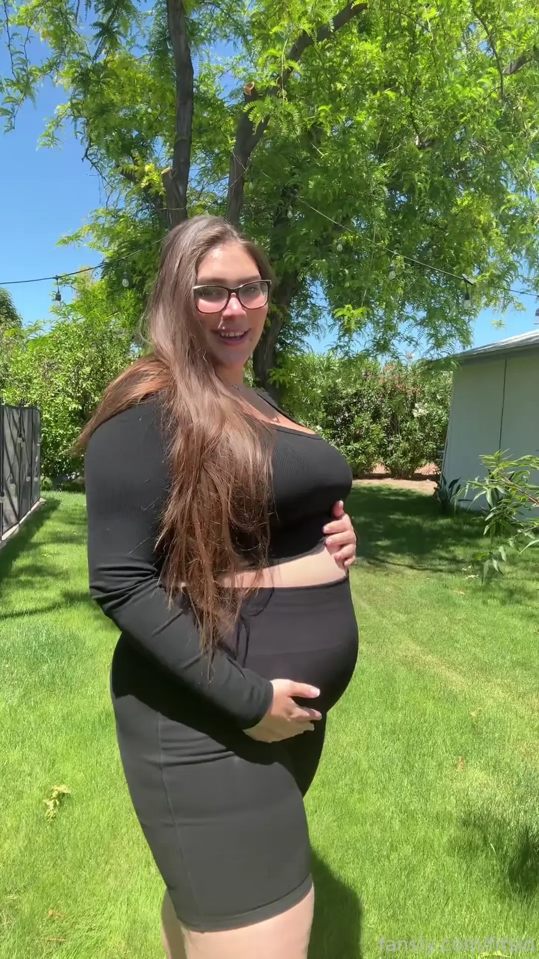 Just me vibin pregnancycontent preggovibes milfenergy exclusivebump 